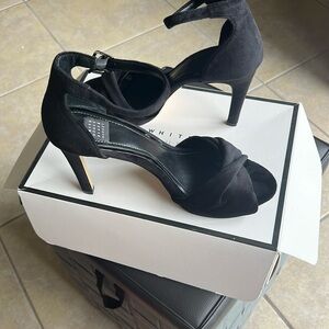Women black and elegant shoes